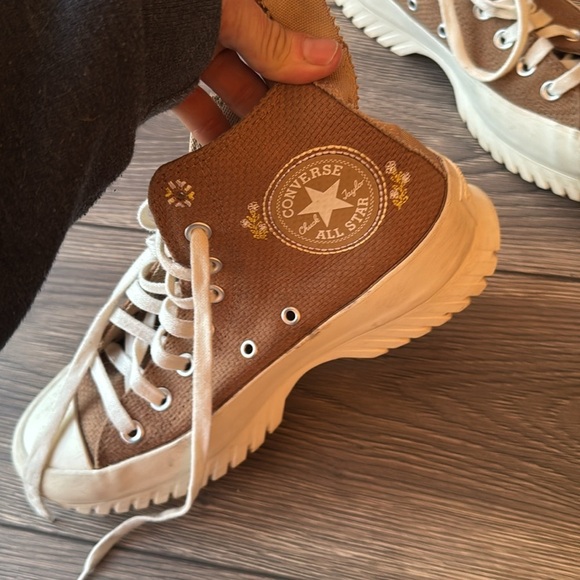 Chuck Taylor All Star Lugged Platform 2.0 High 'Autumn Embroidery - Sand Dune' - Picture 3 of 8